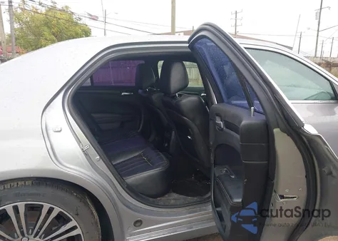 2013 Chrysler 300 300S z USA, uszkodzony, nr VIN 2C3CCABG9DH728135